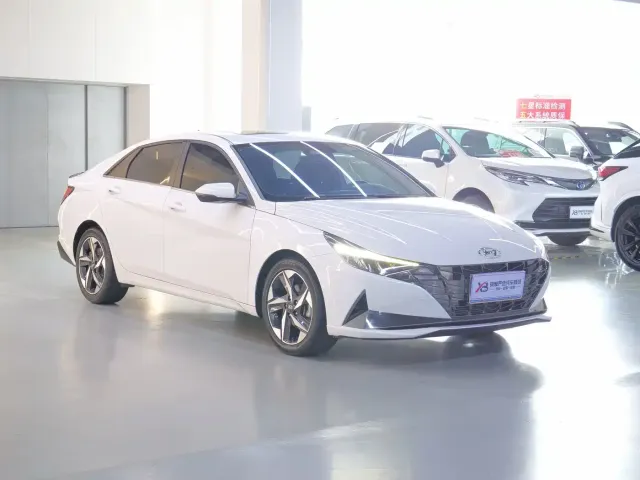 Hyundai Elantra — Фото автомобиля 3