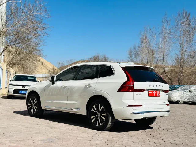 Volvo XC60 — Фото автомобиля 8