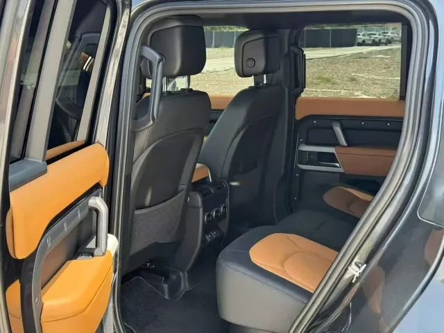 Land Rover Defender — Фото автомобиля 4