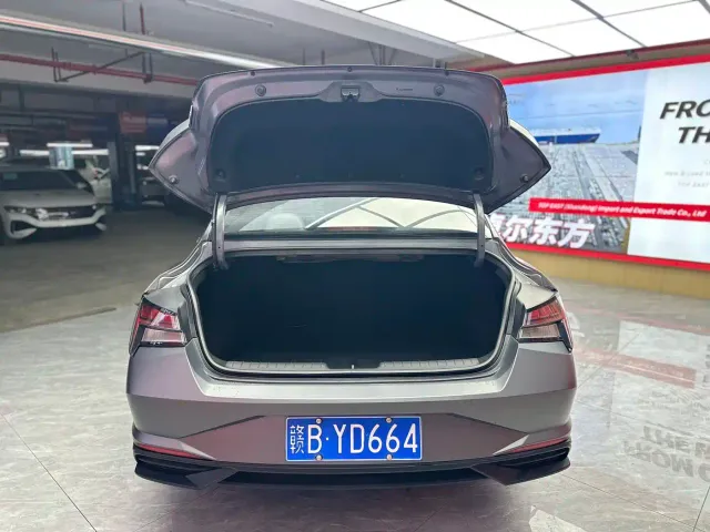 Hyundai Elantra — Фото автомобиля 16