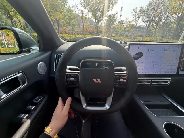 Li Auto L8 — Фото автомобиля 14