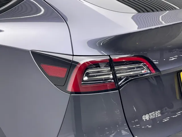 Tesla Model Y — Фото автомобиля 20