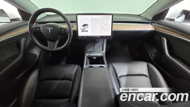 Tesla Model 3 — Фото автомобиля 10