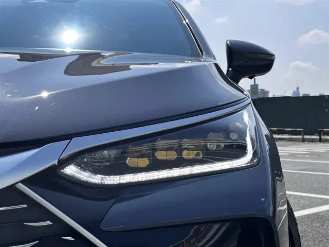 BYD Tang — Фото автомобиля 5