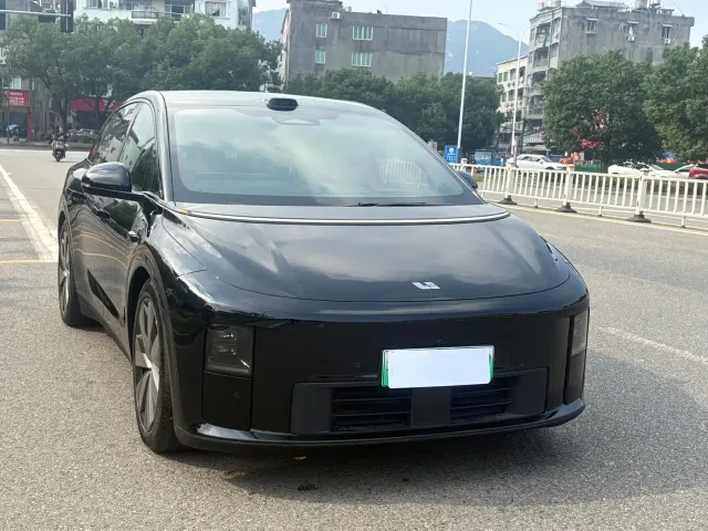 Li Auto i6 — Фото автомобиля 3