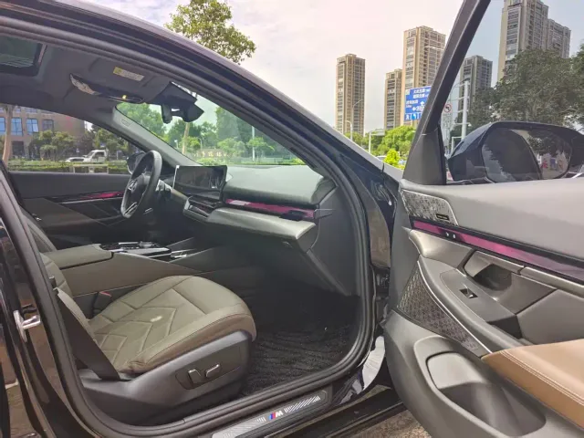BMW 5 Series — Фото автомобиля 17