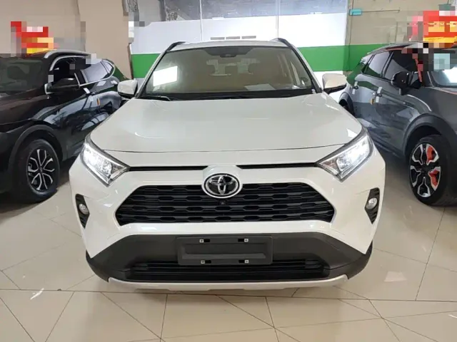 Toyota RAV4 — Фото автомобиля 2