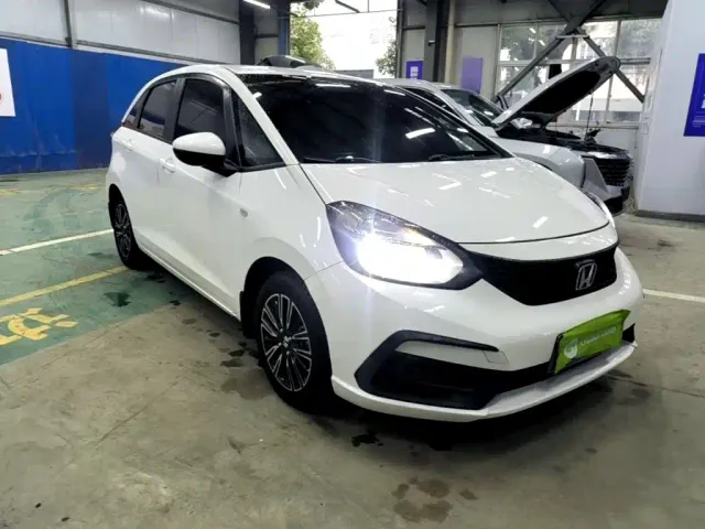 Honda Fit — Фото автомобиля 3