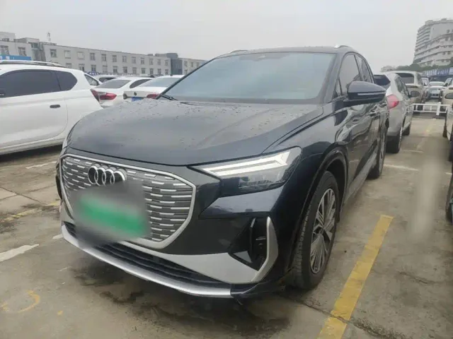 Фотография автомобиля — Audi Q4 e-tron