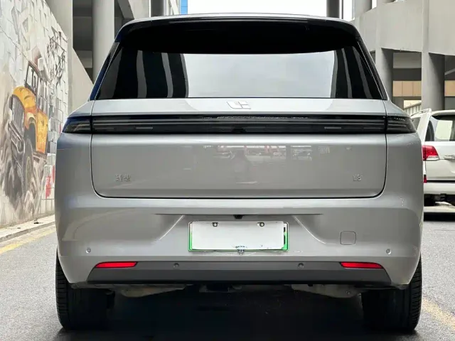 Li Auto L8 — Фото автомобиля 4