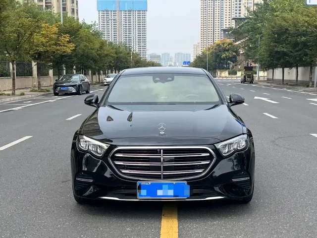 Mercedes-Benz E-Class — Фото автомобиля 17