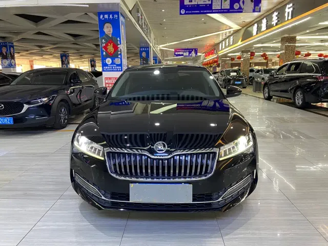 Skoda Superb — Фото автомобиля 2