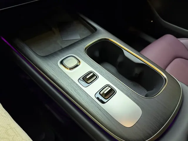 Xiaomi SU7 — Фото автомобиля 16