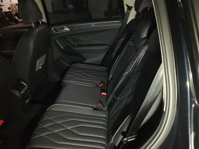 Volkswagen Tiguan L 2024 Outstanding 330TSI Auto 2WD R-Line Dragon Glory Edition — Фото автомобиля 14
