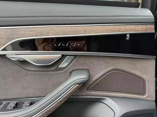 Audi A8 — Фото автомобиля 12