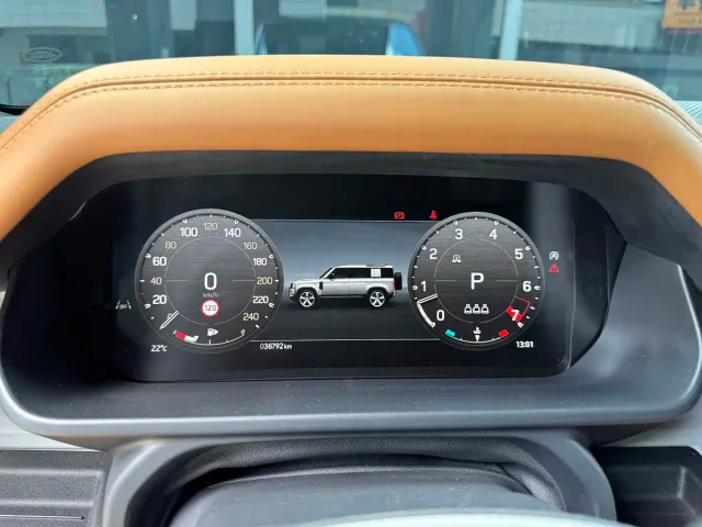 Land Rover Defender — Фото автомобиля 12