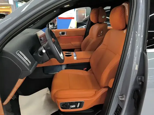 Li Auto L7 — Фото автомобиля 14