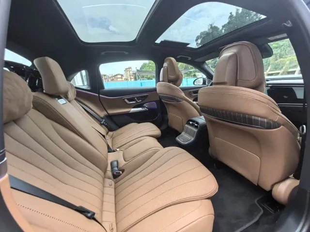 Mercedes-Benz E-Class — Фото автомобиля 8
