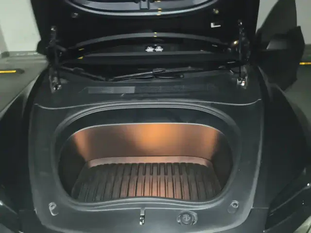 Tesla Model 3 — Фото автомобиля 16