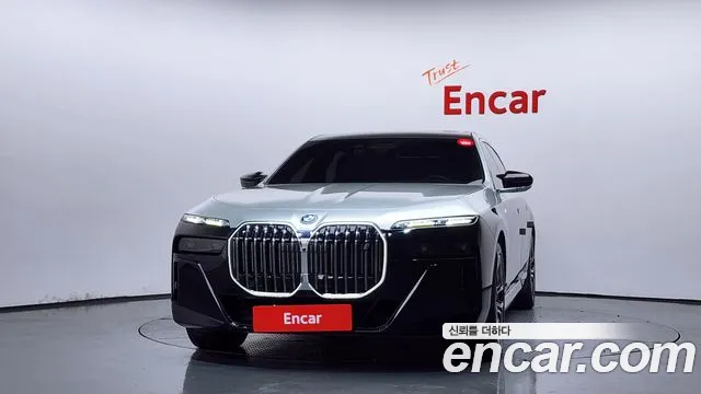 BMW i7 G70 — Фото автомобиля 3