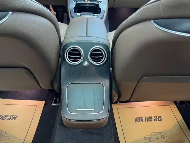 Mercedes-Benz E-Class — Фото автомобиля 18