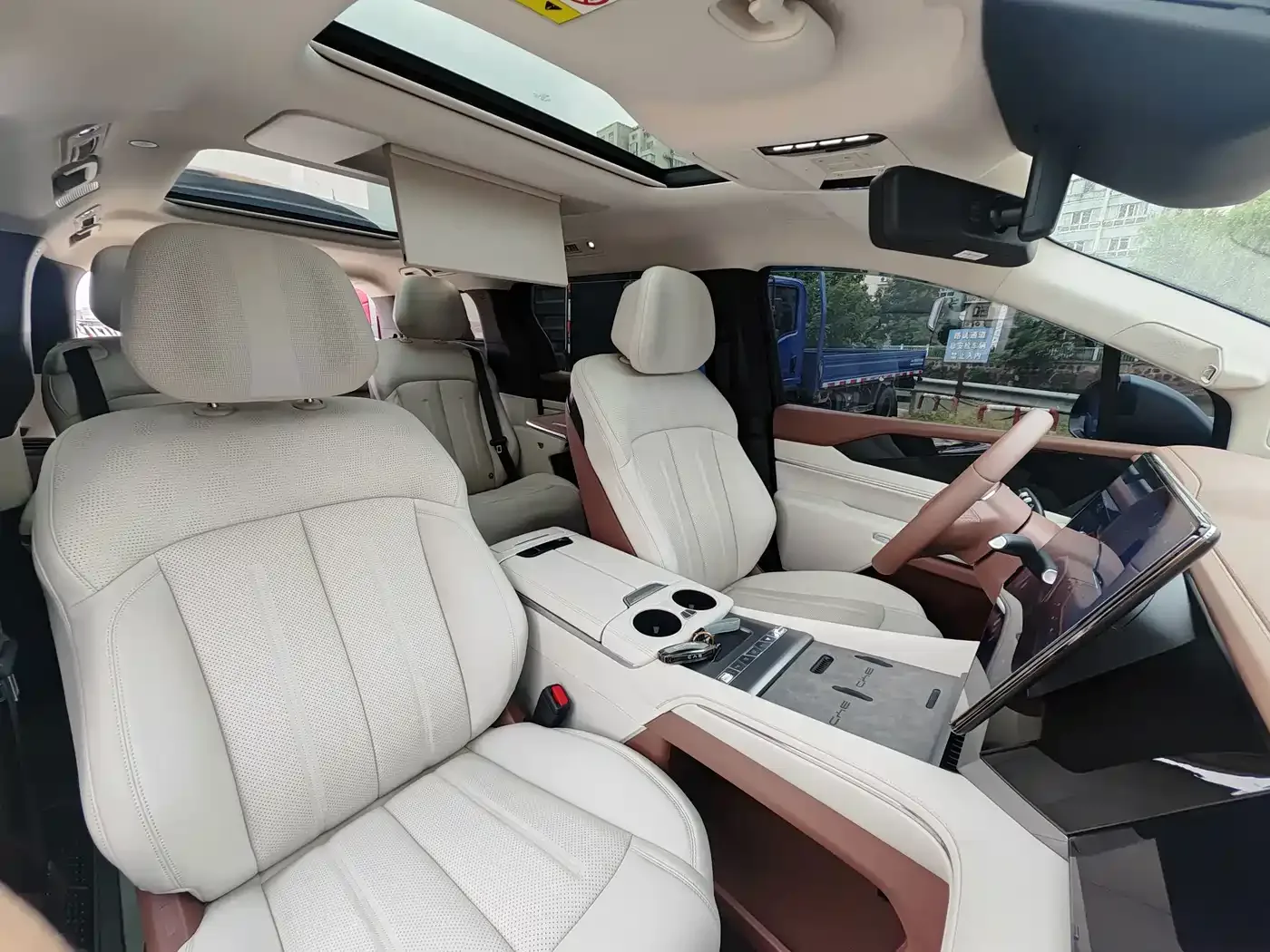 BYD Xia 2025 DM-i 1.5T 180km Excellence — Фото автомобиля 11