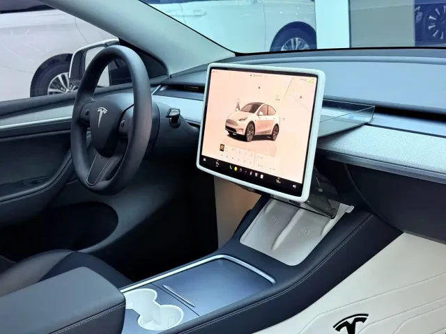 Tesla Model Y — Фото автомобиля 6