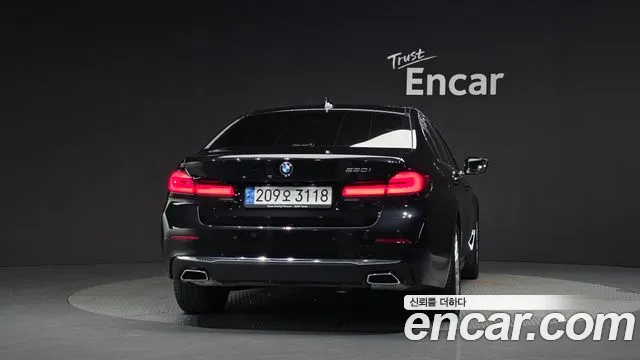 BMW 5 Series G30 — Фото автомобиля 4