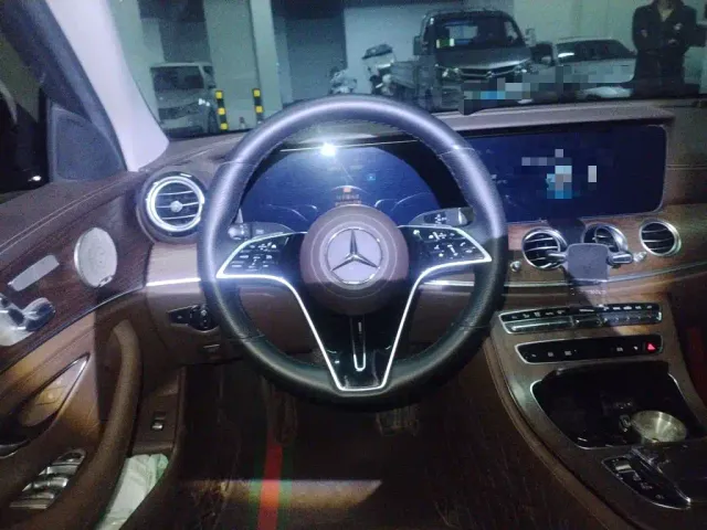 Mercedes-Benz E-Class — Фото автомобиля 6
