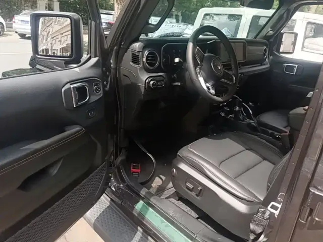 Jeep Wrangler — Фото автомобиля 15