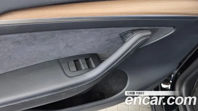 Tesla Model Y — Фото автомобиля 30