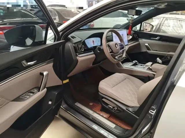 BYD Tang — Фото автомобиля 15