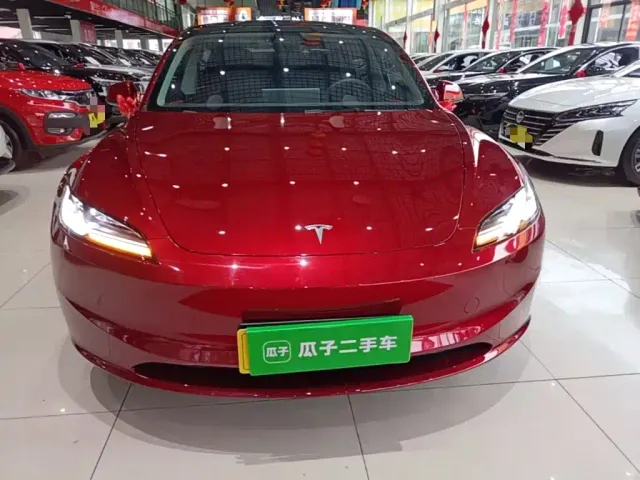 Tesla Model 3 — Фото автомобиля 2