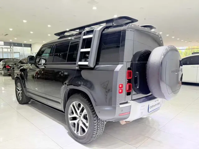 Land Rover Defender — Фото автомобиля 4