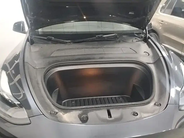 Tesla Model Y — Фото автомобиля 19