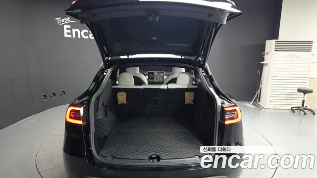 Tesla Model Y — Фото автомобиля 20