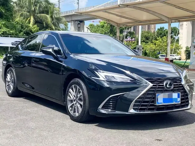 Lexus ES — Фото автомобиля 3