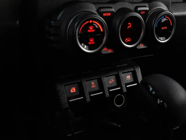 Suzuki Jimny — Фото автомобиля 11