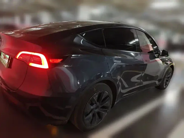 Tesla Model Y — Фото автомобиля 4
