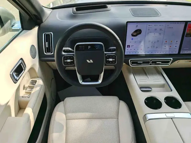 Li Auto L8 — Фото автомобиля 8