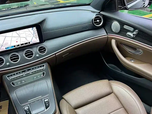 Mercedes-Benz E-Class — Фото автомобиля 12