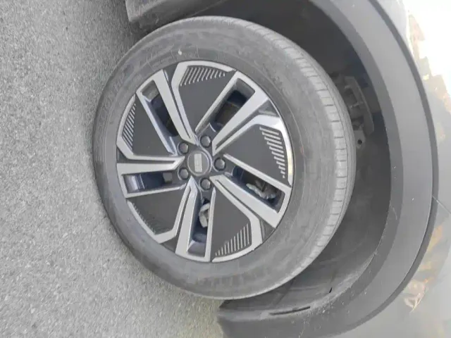 Geely Galaxy Starship 7 EM-i — Фото автомобиля 6