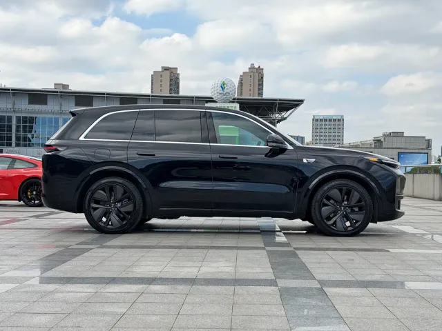 Li Auto L8 — Фото автомобиля 6