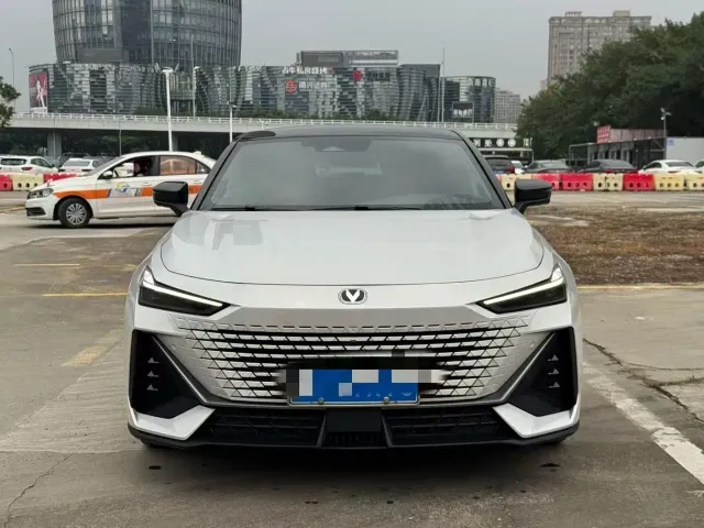 Changan UNI-V — Фото автомобиля 2