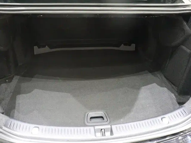 Mercedes-Benz E-Class — Фото автомобиля 23