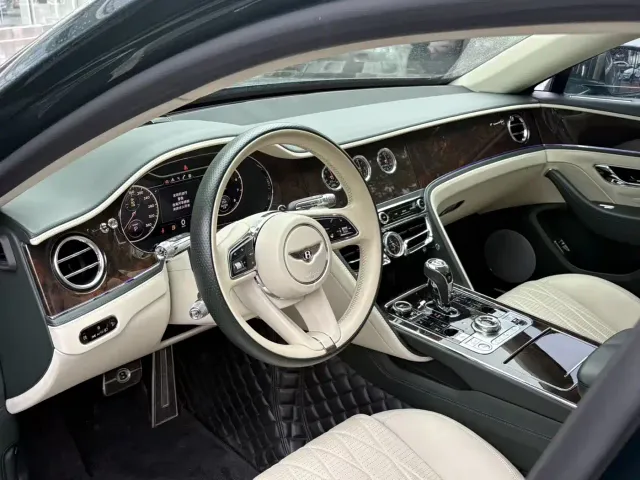Bentley Flying Spur — Фото автомобиля 3