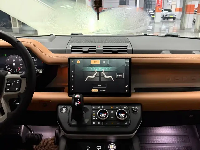 Land Rover Defender — Фото автомобиля 18