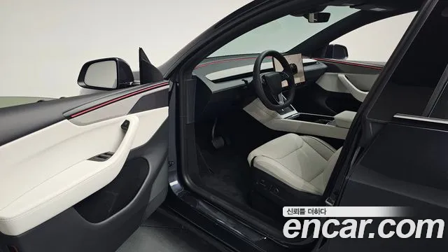 Tesla Model Y — Фото автомобиля 9