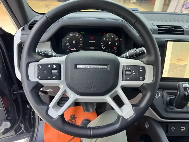 Land Rover Defender — Фото автомобиля 16