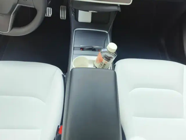 Tesla Model Y — Фото автомобиля 16
